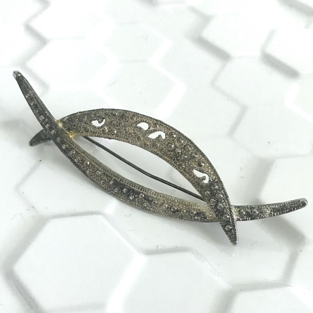 Vintage 1960’s abstract swoosh metal brooch pin
